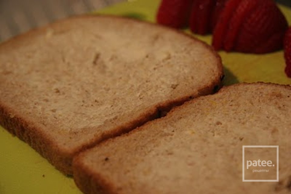 Сэндвич с клубникой и козьим сыром - Шаг 1