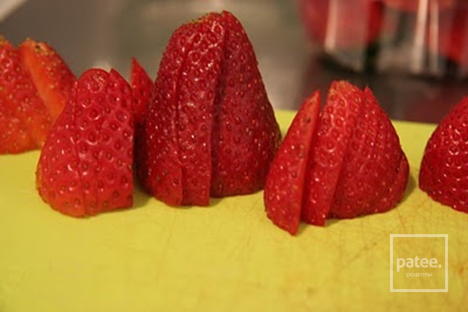 Сэндвич с клубникой и козьим сыром - Шаг 3