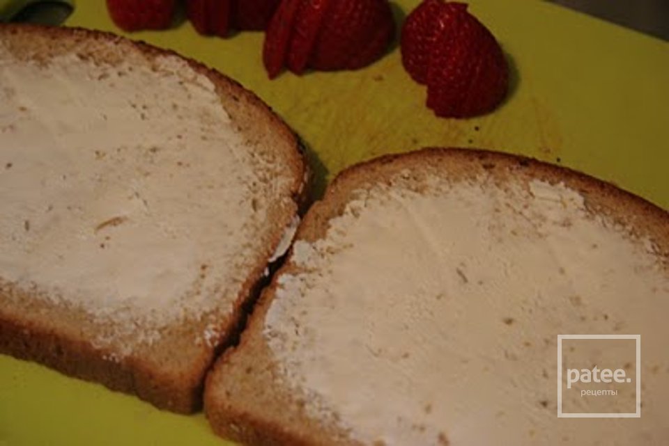 Сэндвич с клубникой и козьим сыром - Шаг 4