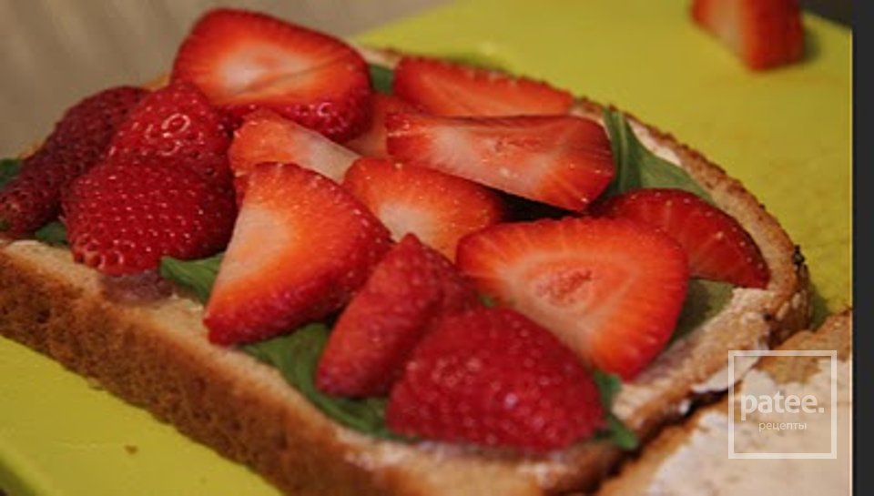 Сэндвич с клубникой и козьим сыром - Шаг 5