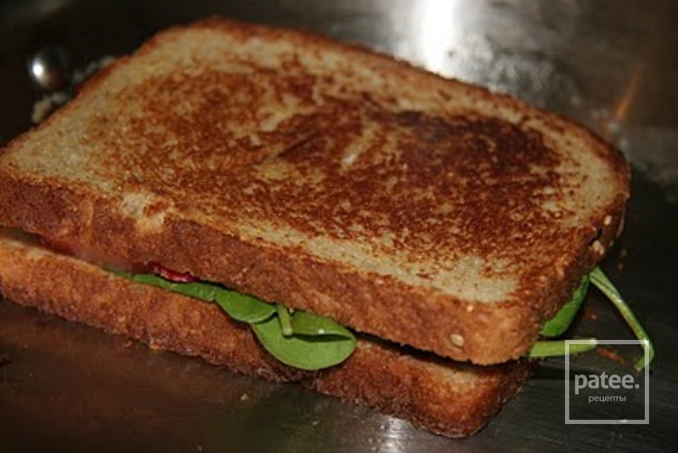 Сэндвич с клубникой и козьим сыром - Шаг 7