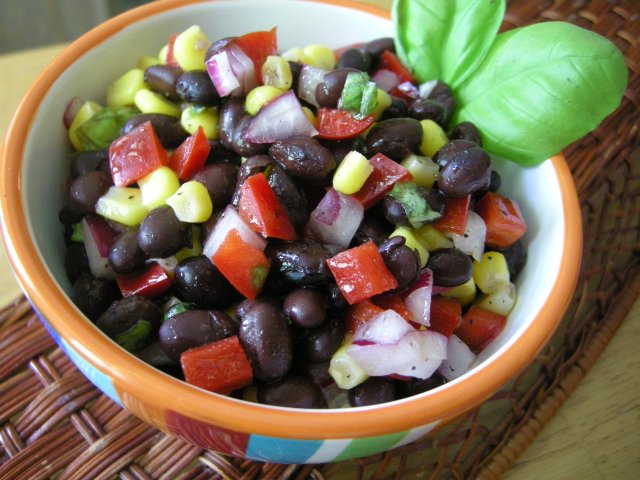 Фасолевый салат с овощами