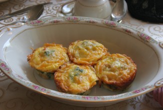 Кексы с беконом и помидорами