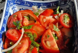 Томатный салат