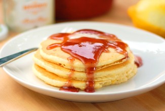 Лимонные блины с ежевичным сиропом