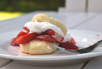 Печенье с клубникой и сливками