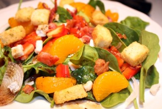 Салат из мандаринов с шпинатом