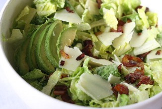 Салат с авокадо и беконом