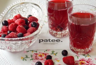 Компот из малины и черной смородины