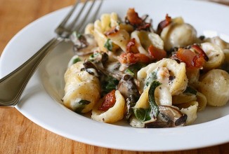 Паста с грибами в сырном соусе