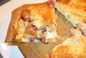 Пицца с квашеной капустой