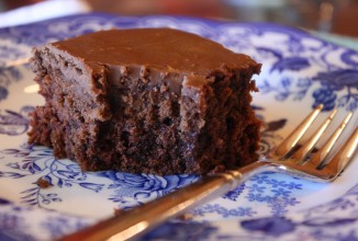 Шоколадный кекс с глазурью