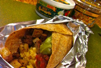 Бурито с чоризо и сальсой