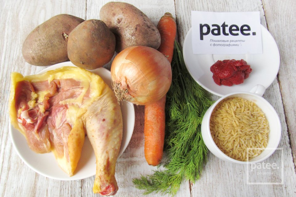 Красный суп с курицей и пастой орзо - Шаг 1