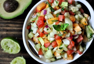 Салат с дыней и арбузом