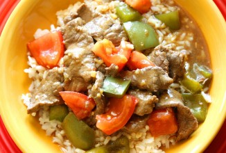 Стейк с перцем и помидорами