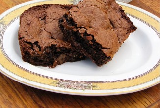 Брауни с арахисовым маслом и карамелью