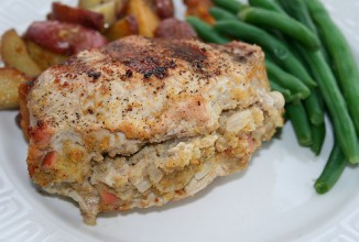 Свиные отбивные с яблоком