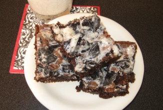 Брауни с ванильной глазурью