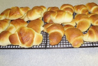 Рогалики с маслом