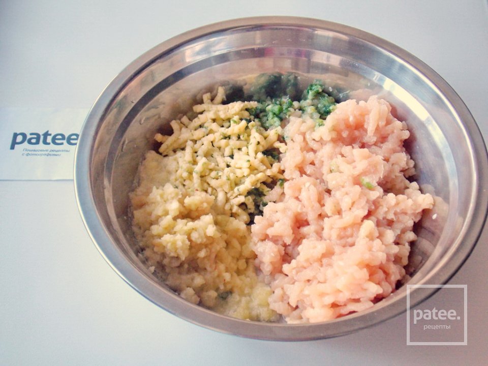 Куриные котлеты с сыром и яблоками - Шаг 2