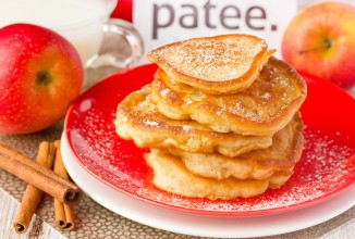 Яблочные оладьи с корицей