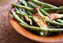 Зеленая фасоль с грибами Шиитаке и чесноком