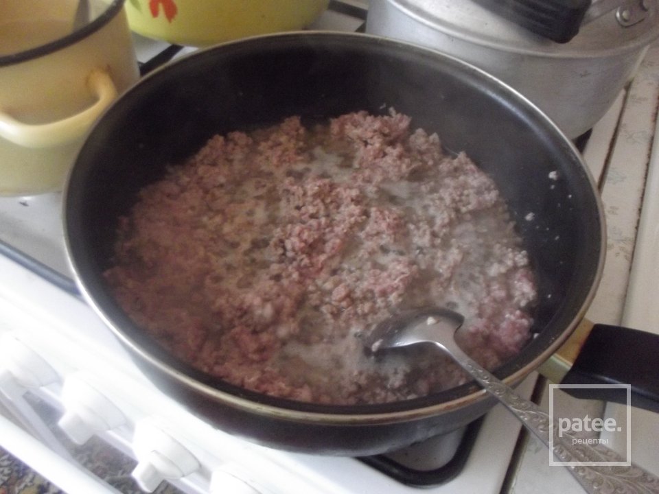 Гнезда из макарон с фаршем - Шаг 1