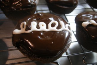 Шоколадные кексы с начинкой