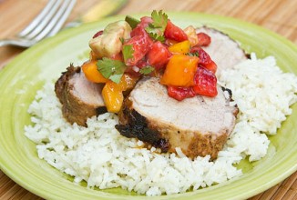 Свинина на гриле с клубничной сальсой