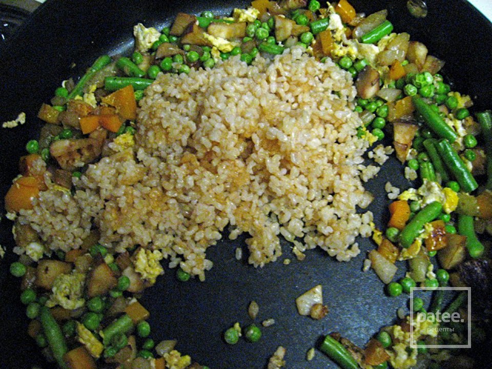 Рис с яйцом и овощами - Шаг 6