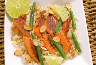 Рис с копченым лососем