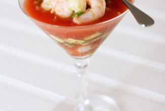 Коктейль Кровавая Мэри с креветками