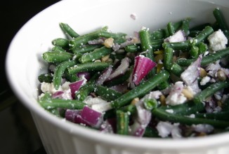 Салат из фасоли с кедровыми орешками