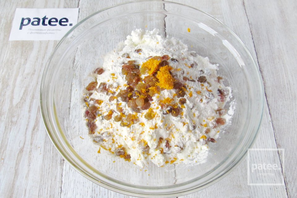 Апельсиновые сырники с изюмом - Шаг 7