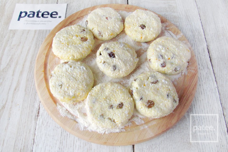 Апельсиновые сырники с изюмом - Шаг 9