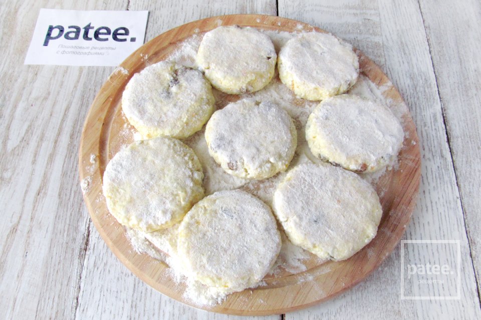 Апельсиновые сырники с изюмом - Шаг 10