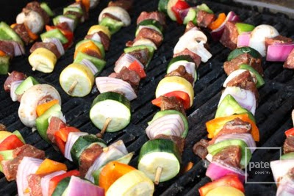Шашлык из говядины с овощами - Шаг 7
