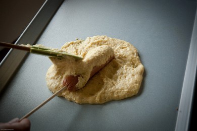 Корн доги в кукурузном тесте - приготовление