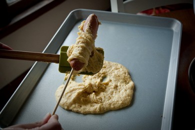 Корн доги в кукурузном тесте - приготовление