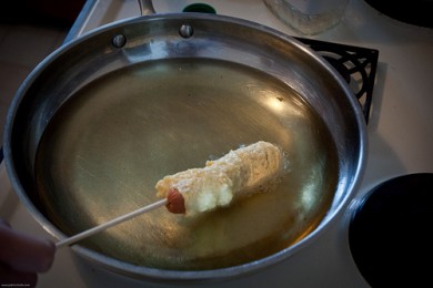 Корн доги в кукурузном тесте - приготовление