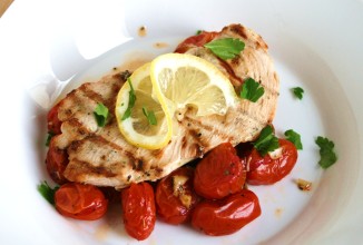 Жареная курица с помидорами