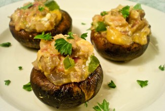 Фаршированные грибы с панчеттой