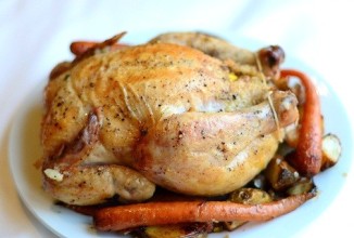 Жареная курица с лимоном и травами