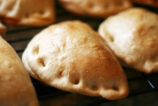 Пирожки с грибами и шпинатом