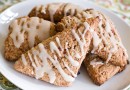 Клубничные булочки с глазурью