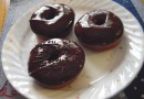 Пончики с шоколадной глазурью