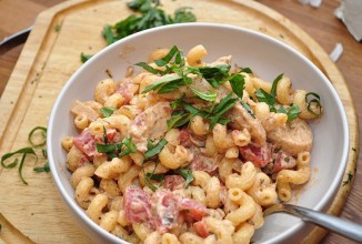 Паста с курицей в сливочном соусе