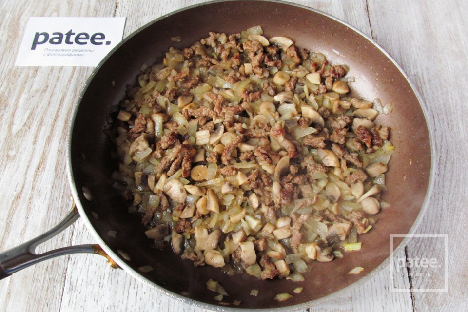 Спагетти с говядиной и шампиньонами - Шаг 8