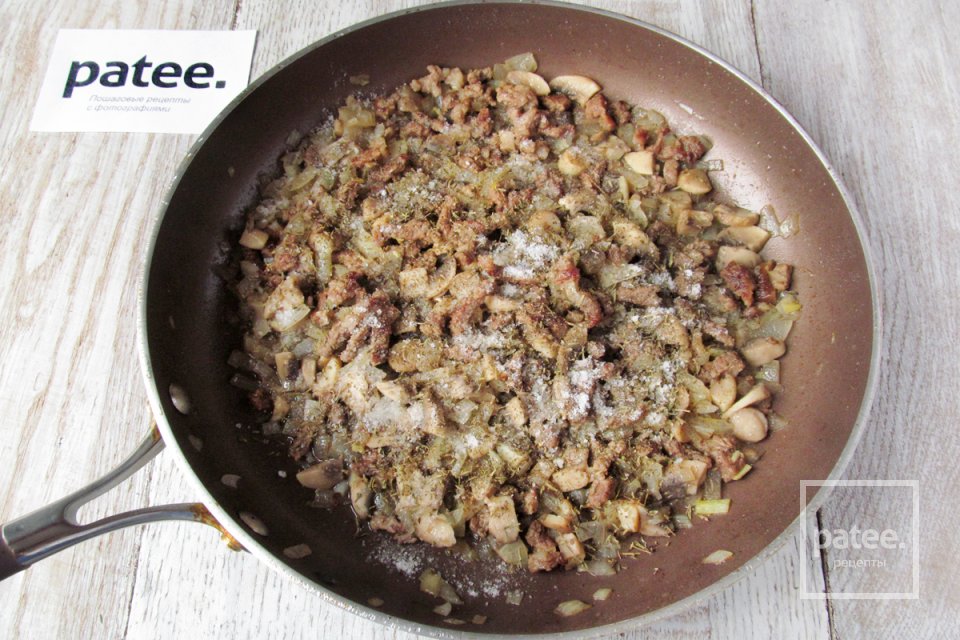 Спагетти с говядиной и шампиньонами - Шаг 9